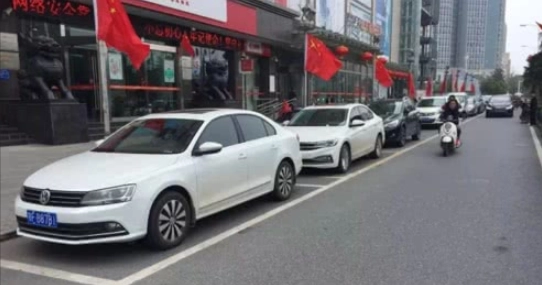 车辆临时靠边停车后准备起步时应先怎样做-有驾