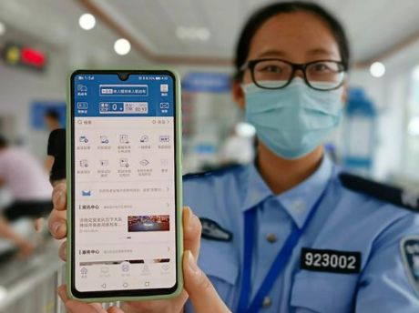 新车第四年免检标志怎么领取？-有驾