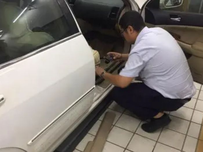 车窗被小偷砸了,保险怎么处理？-有驾