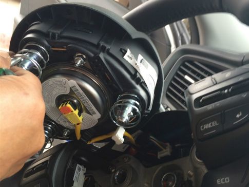 迈锐宝方向盘怎么拆?-有驾