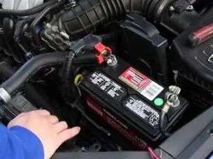 帕萨特电瓶怎么卸下来?-有驾 帕萨特电瓶怎么卸下来?-有驾
