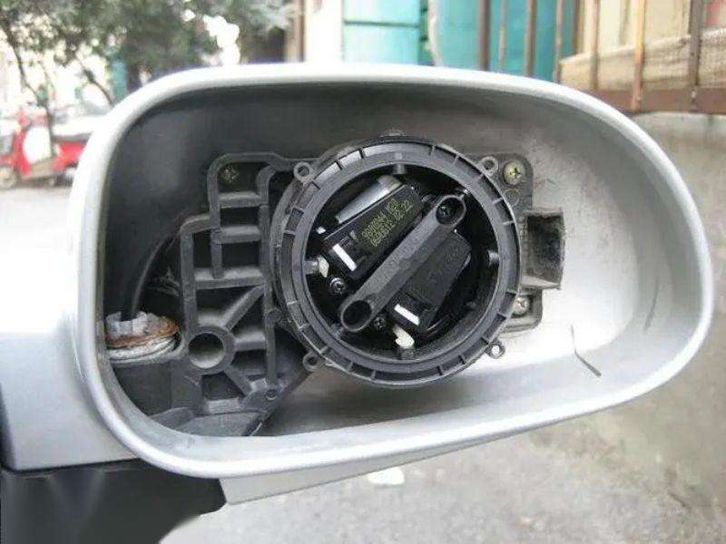 汽车的倒车镜该怎样拆卸?-有驾