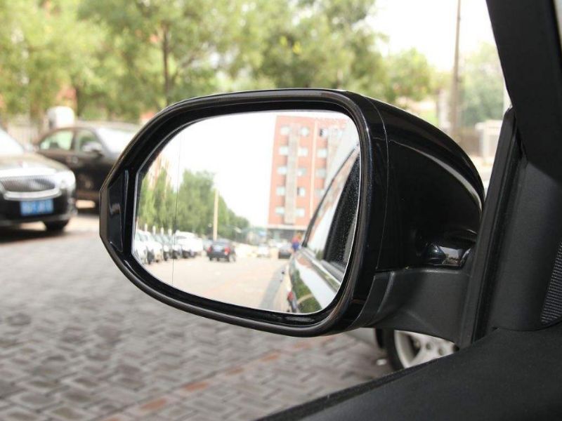 汽车倒车应该怎样看后视镜？-有驾