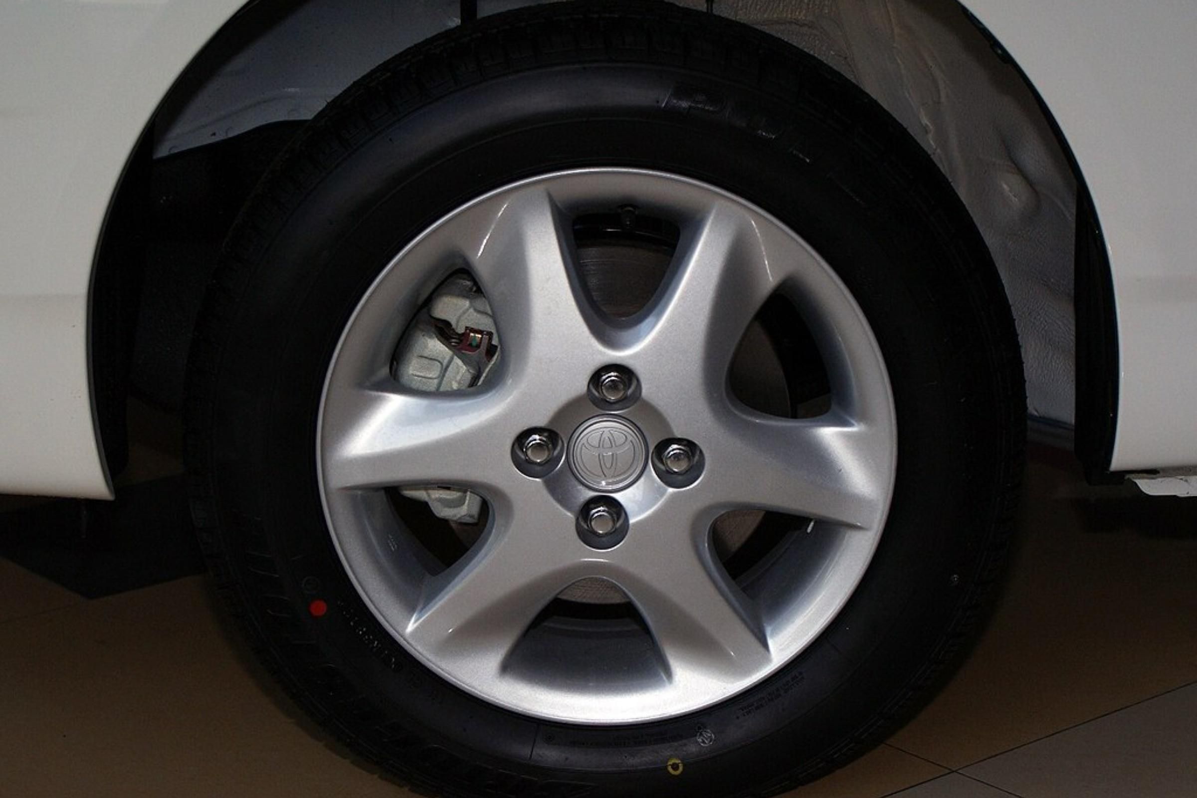 丰田花冠轮胎尺寸是多少?-有驾