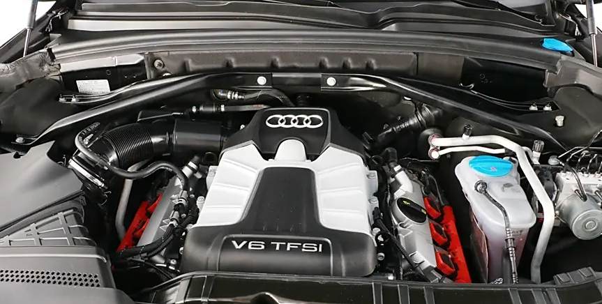 奥迪q5发动机号在哪里?-有驾