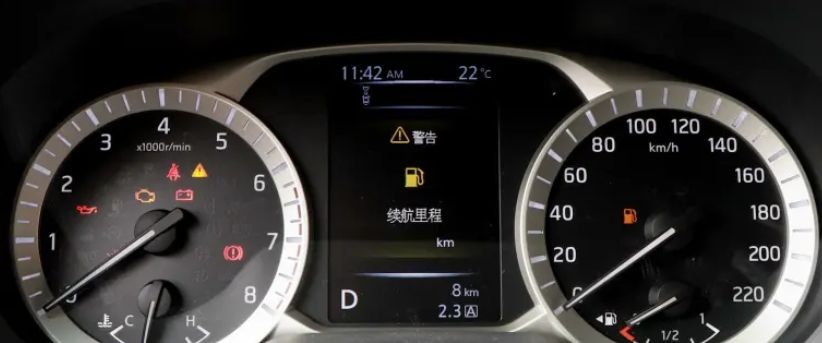 汽车仪表盘左边的表是什么?-有驾
