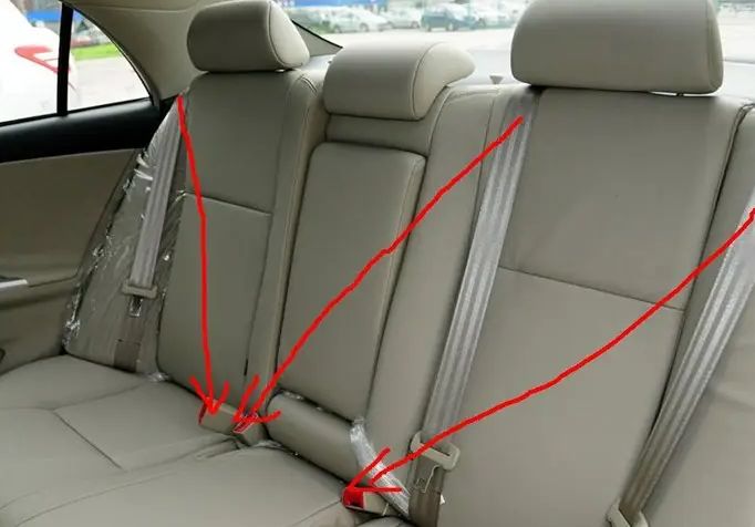 汽车后排座椅卡扣按不进去是怎么回事？-有驾