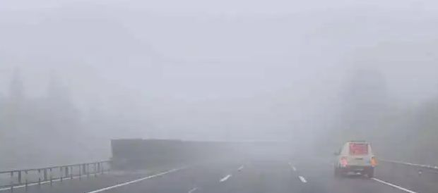 高速路上能见度不足200米,车速和车距要保持多少?-有驾 高速路上能见度不足200米,车速和车距要保持多少?-有驾