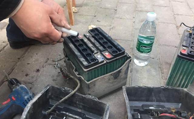 电瓶水是什么液体-有驾