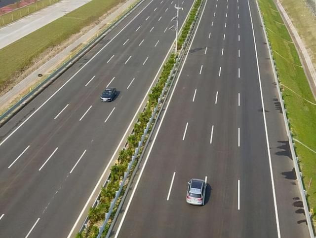 高速公路上不按规定车道行驶扣几分-有驾 高速公路上不按规定车道行驶扣几分-有驾