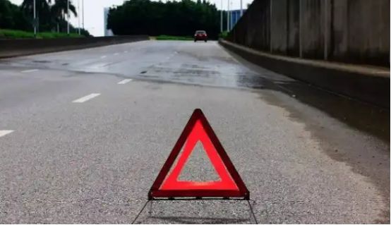 三角警示牌怎么收-有驾