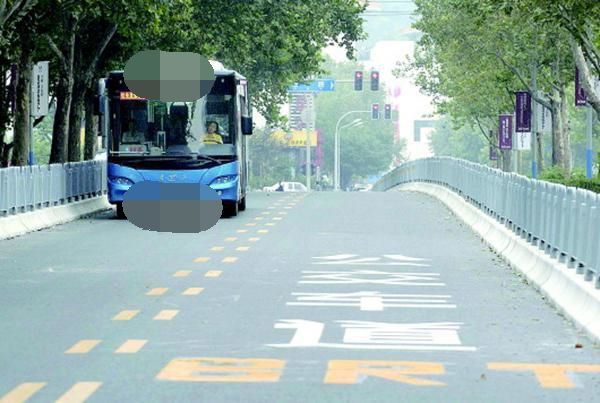 高速公路上不按规定车道行驶扣几分-有驾 高速公路上不按规定车道行驶扣几分-有驾