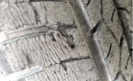 汽车轮胎表面有小裂纹要不要换-有驾 汽车轮胎表面有小裂纹要不要换-有驾
