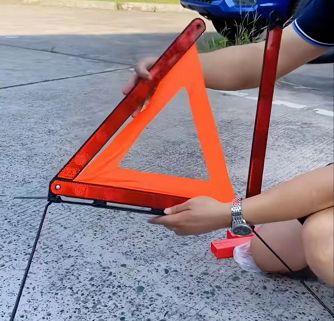 三角警示牌怎么收-有驾
