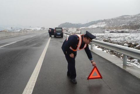 高速公路三脚架放置距离-有驾