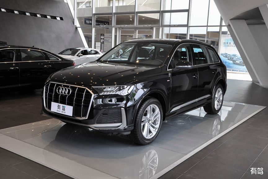 奥迪q7电池在哪个位置-有驾