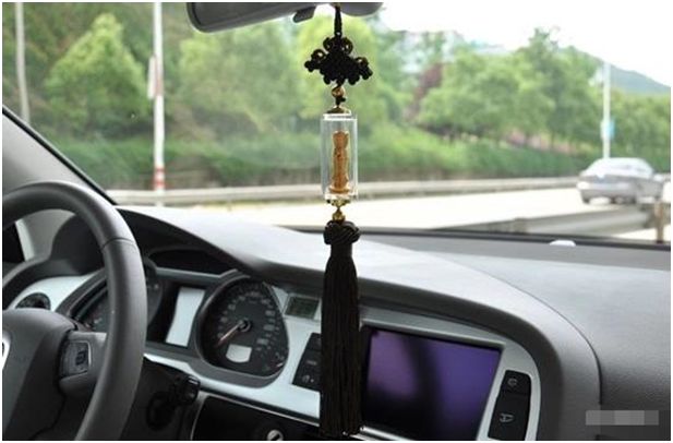 汽车后视镜挂件罚款吗-有驾