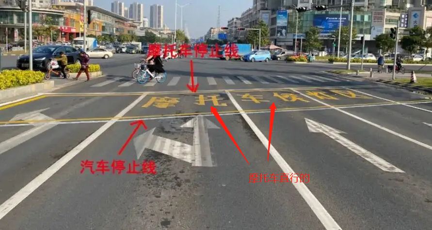 摩托车等红灯应该停在什么位置-有驾 摩托车等红灯应该停在什么位置-有驾