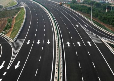 白色实线,用于指标机动车道的边缘,或用来划分机动车道与非机动车道的