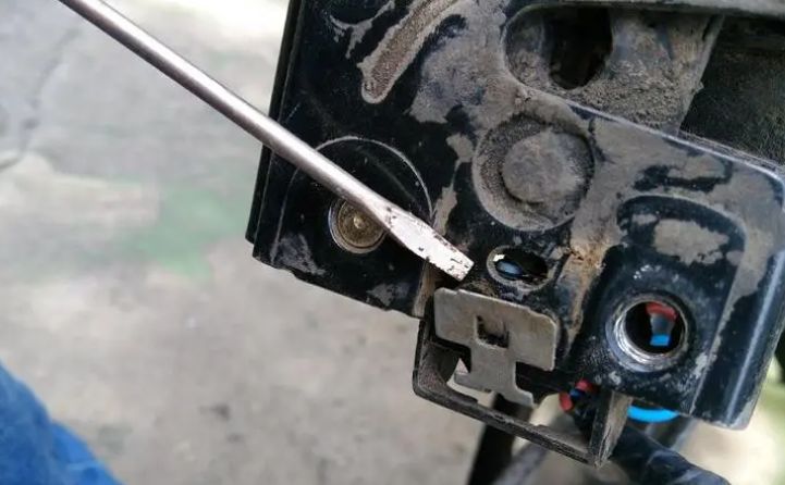 中控锁频繁跳动是怎么回事?-有驾