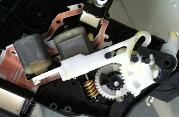 中控锁频繁跳动是怎么回事?-有驾