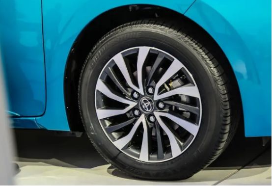 卡罗拉双擎轮胎型号规格-有驾