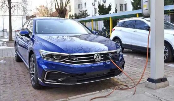 迈腾gte怎么充电-有驾