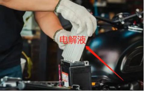 汽车电瓶发热发烫是否能继续使用-有驾 汽车电瓶发热发烫是否能继续使用-有驾