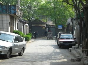驾驶机动车在道路上临时停车时应该选择停车路段和地点-有驾 驾驶机动车在道路上临时停车时应该选择停车路段和地点-有驾