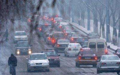 驾驶汽车在冰雪路面上怎样行车-有驾