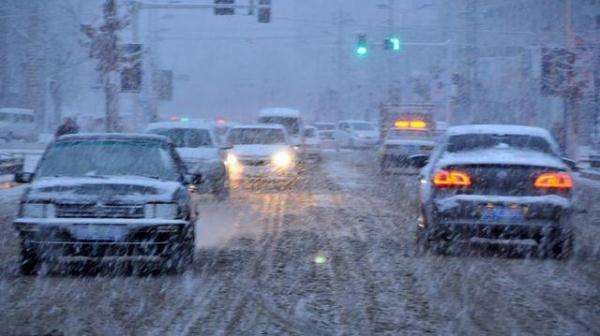 驾驶汽车在冰雪路面上怎样行车-有驾