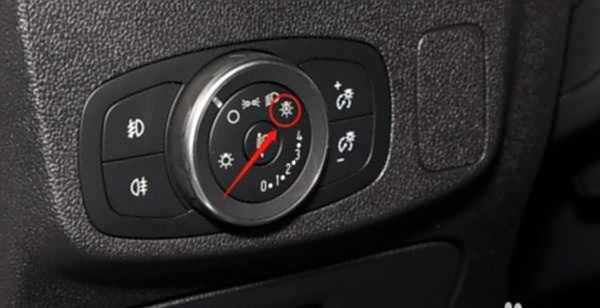 长安福特福克斯的雾灯怎么开启-有驾