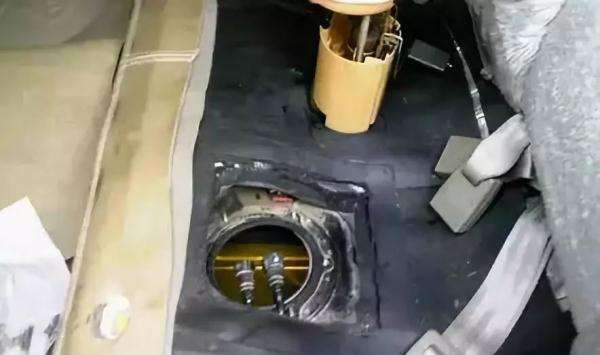 车里有一股汽油味是怎么回事-有驾