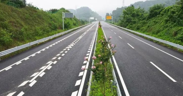 铺路车和主路车是什么-有驾