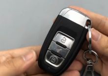 汽车钥匙换电池后按键灯不亮-有驾