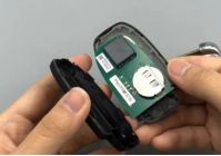 汽车钥匙换电池后按键灯不亮-有驾