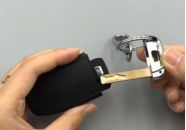 汽车钥匙换电池后按键灯不亮-有驾