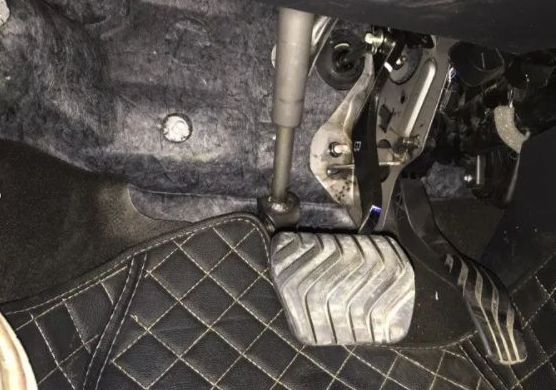 汽车刹车松紧调节-有驾