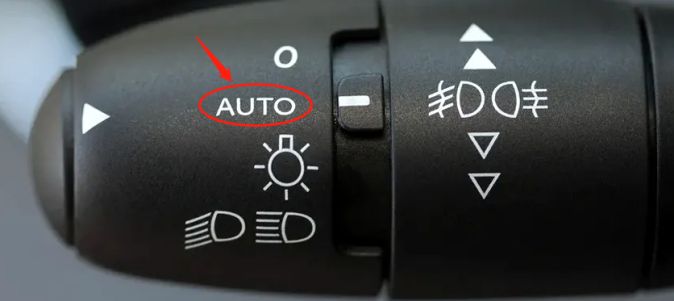 灯光auto开关表示什么-有驾