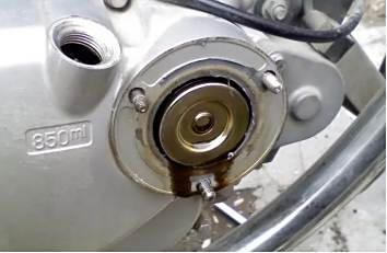 摩托车轻微漏机油问题大吗-有驾 摩托车轻微漏机油问题大吗-有驾