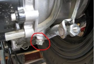 摩托车轻微漏机油问题大吗-有驾 摩托车轻微漏机油问题大吗-有驾