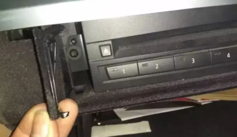 车载cd碟片放不进去是什么原因-有驾