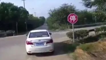 无信号灯控制的路口abc车的通行权顺序是什么-有驾 无信号灯控制的路口abc车的通行权顺序是什么-有驾