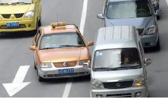 无信号灯控制的路口abc车的通行权顺序是什么-有驾 无信号灯控制的路口abc车的通行权顺序是什么-有驾