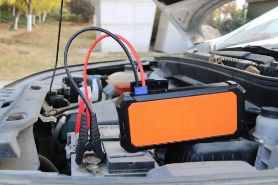 电瓶是汽车上一个重要的部件,在没有启动发动机的时候,是电瓶为全车用