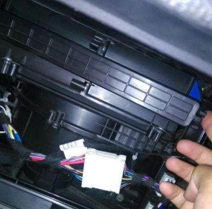 逍客空调滤芯在什么位置-有驾