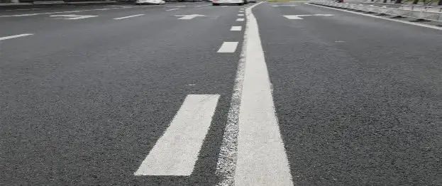 双虚线可以变道吗-有驾 双虚线可以变道吗-有驾