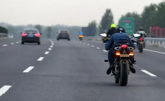 摩托车道路行车规定-有驾