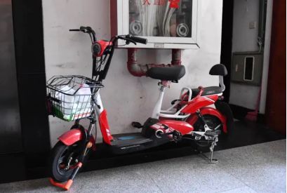 电动车在楼道充电违法吗-有驾