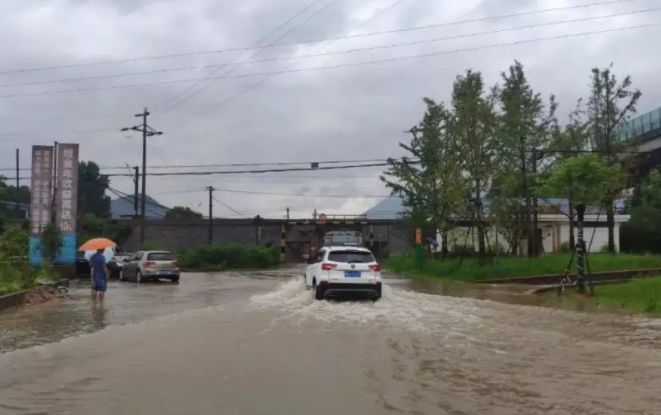 漫水道路行车时应该怎么办-有驾